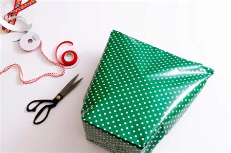 wrapping odd shaped gifts|How to Wrap Odd Shaped Gifts: Tips and Tricks from .